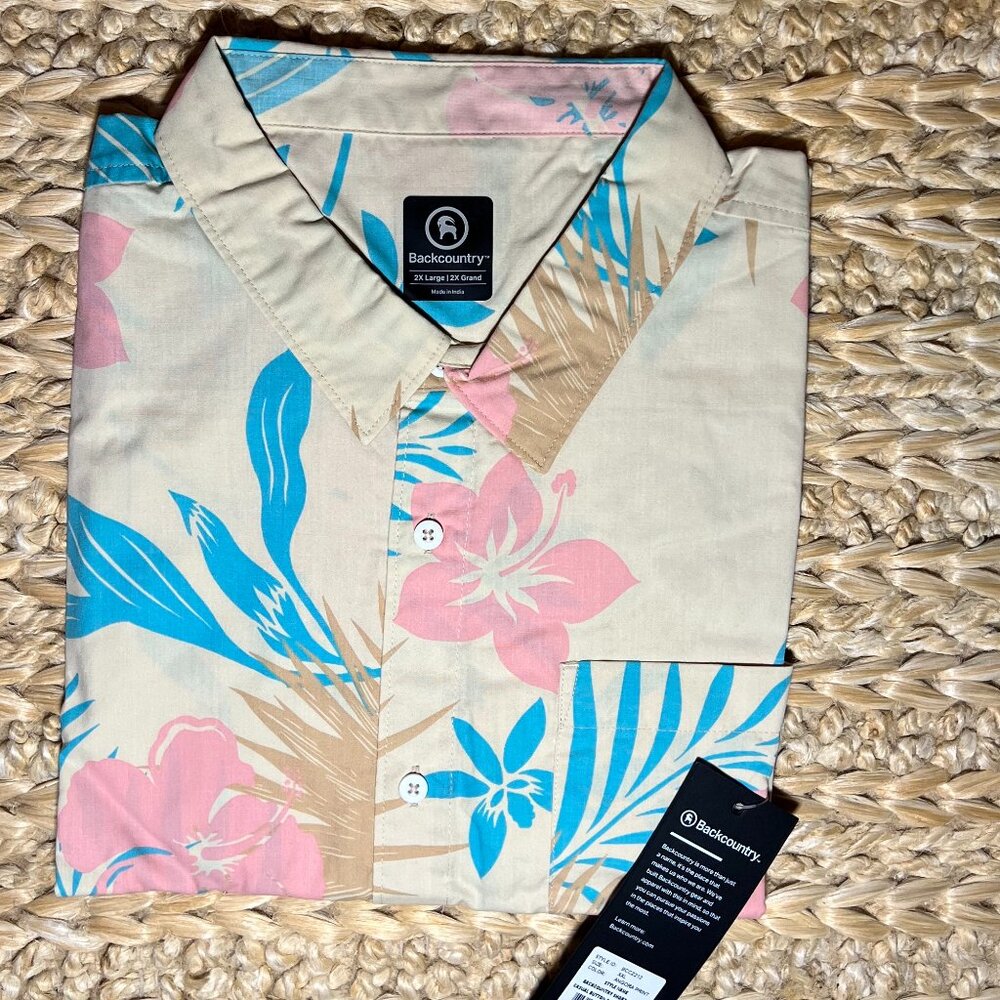 Backcountry Men's Short-Sleeve Casual Button Down Shirt NWT. Size XXL